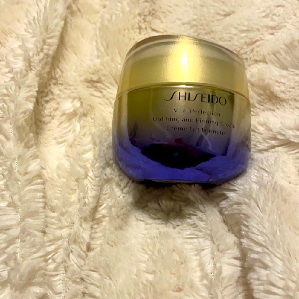 Shisedo Vital perfection Uplifting & firming cream